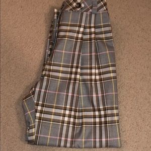 Pleaded plaid trousers